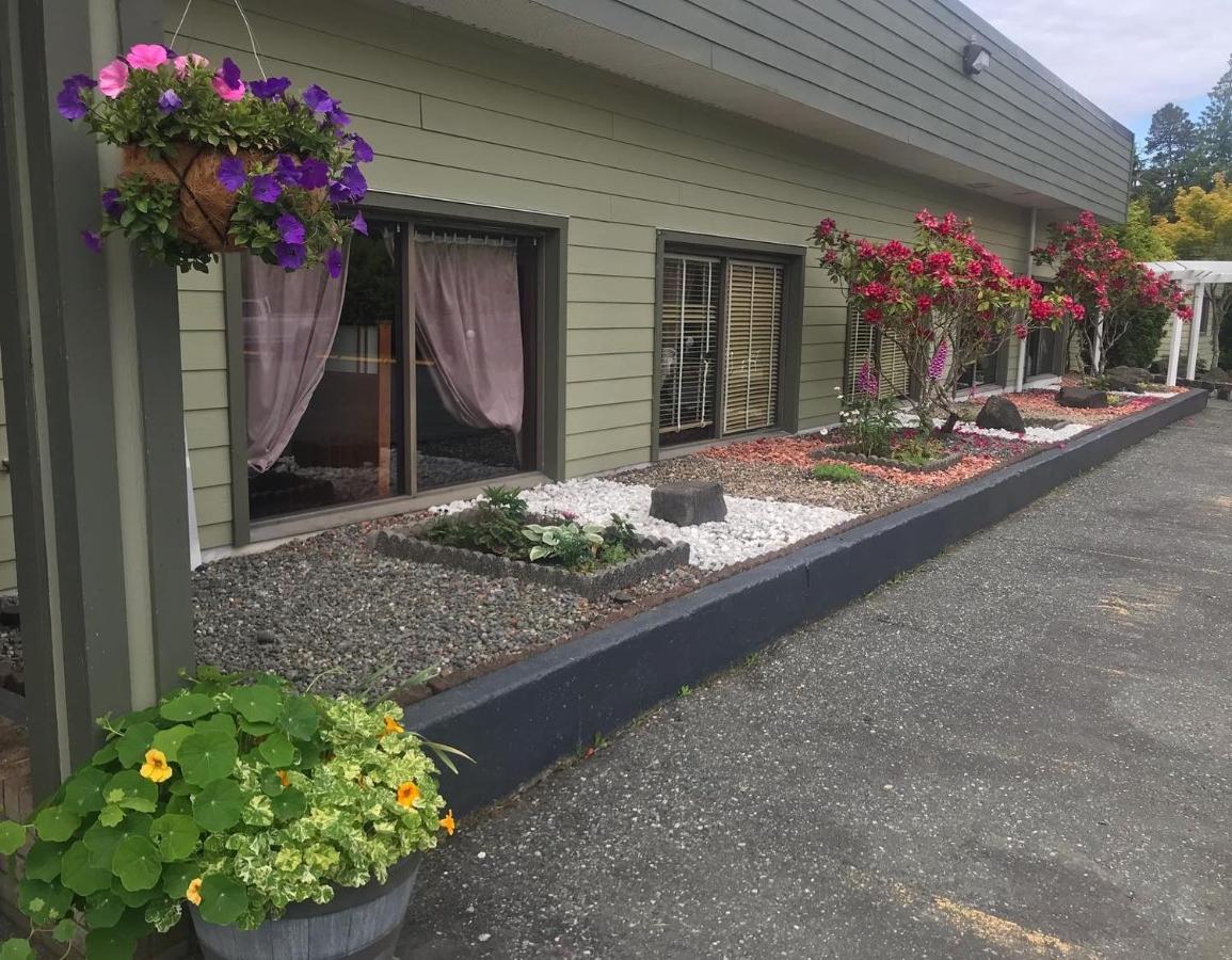 Airport Inn Port Hardy Exterior photo
