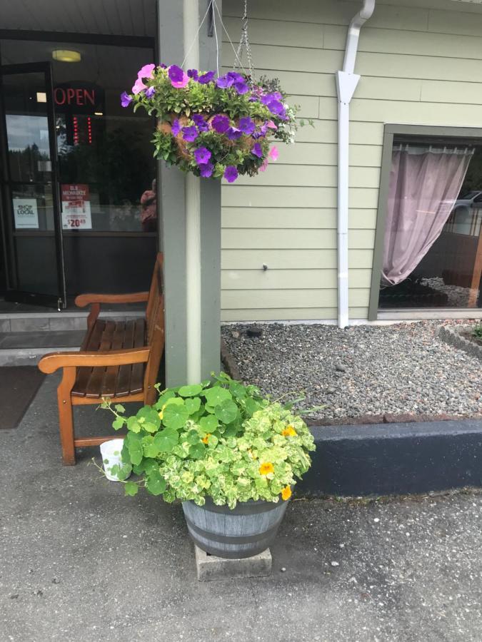 Airport Inn Port Hardy Exterior photo