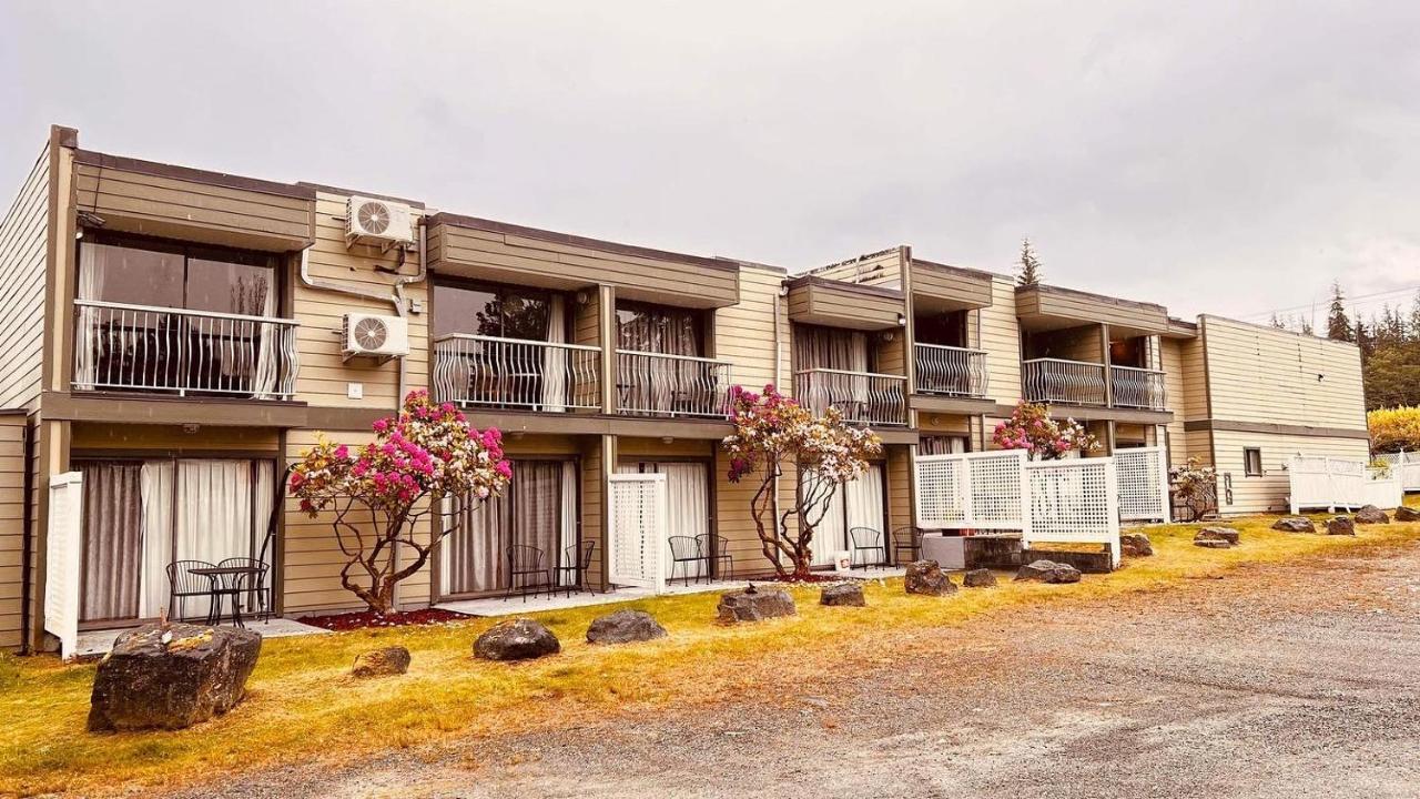 Airport Inn Port Hardy Exterior photo