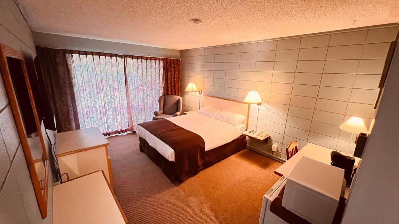 Airport Inn Port Hardy Exterior photo
