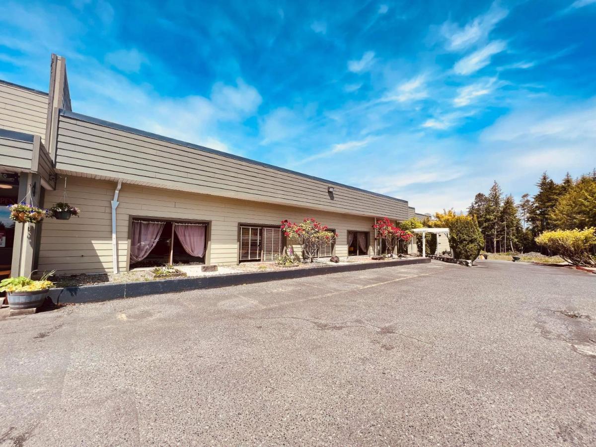 Airport Inn Port Hardy Exterior photo