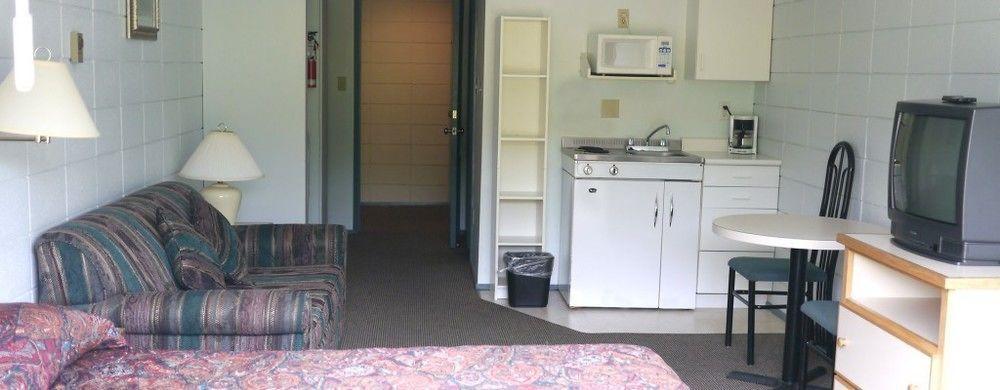 Airport Inn Port Hardy Exterior photo